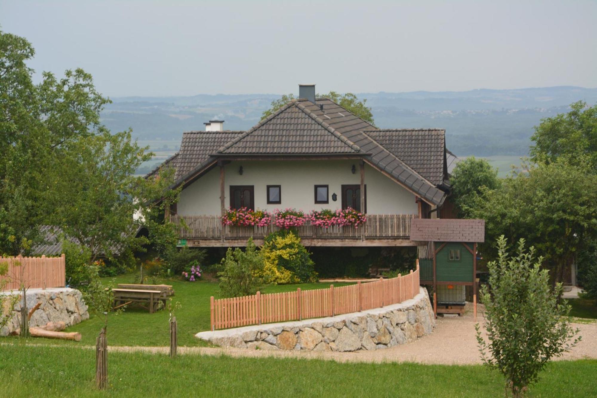 Bio-Bauernhof Haunschmid Villa Ardagger Markt Exterior photo